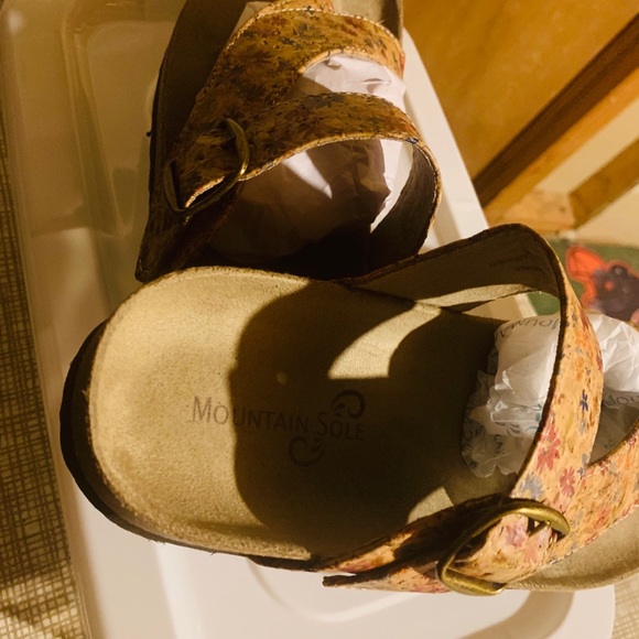 Sandals - Picture 2 of 7